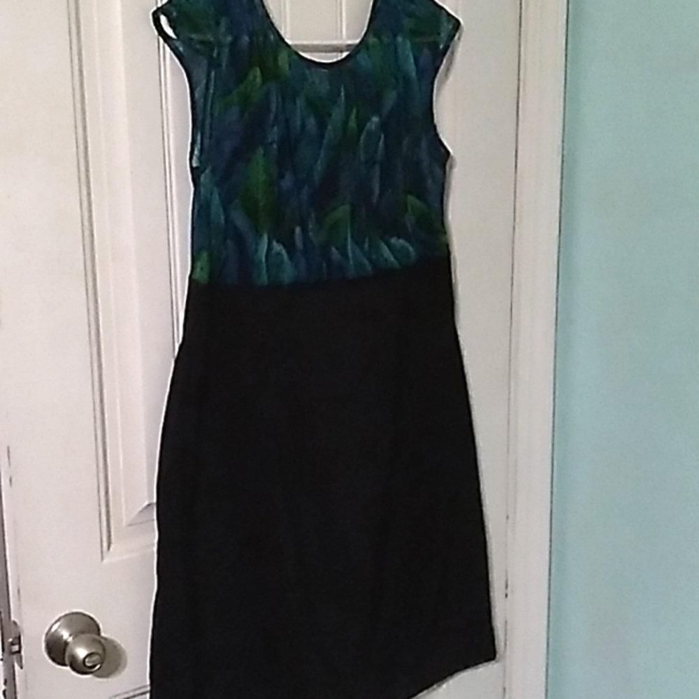 AB Studio Black & Green Dress top is Sheer with built-in Cami Size 16